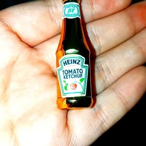 It a mini brand gold ketchup